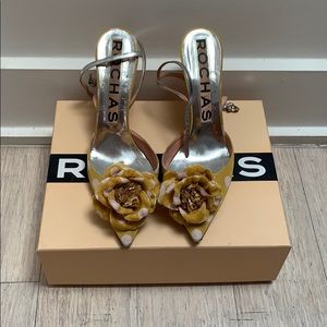 Yellow Polkadot Rochas Pumps size 40, fit like a 9